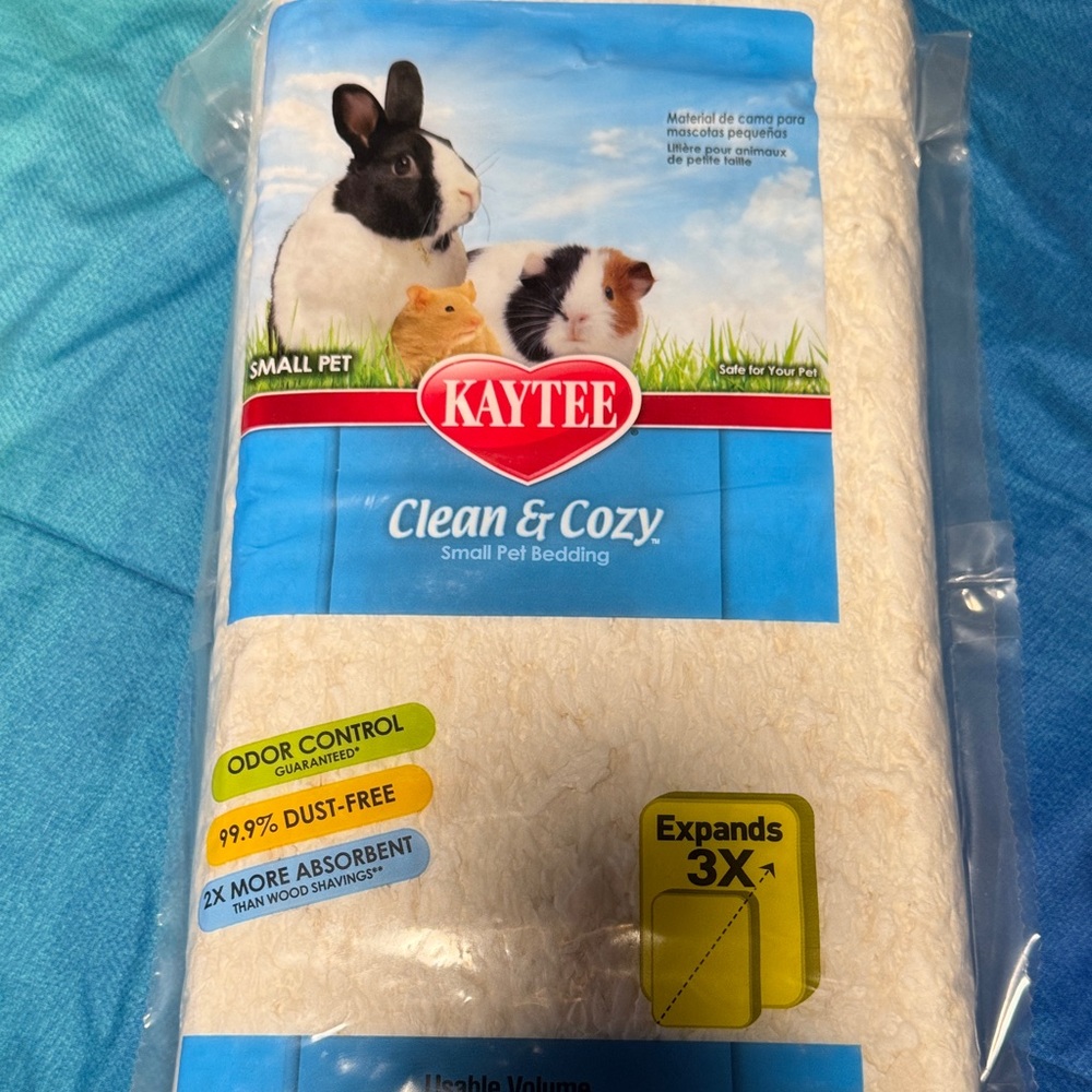 Kaytee Clean & Cozy Small Pet Bedding - White